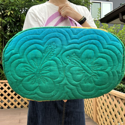 ハワイアンキルト　ハイビスカスの大きめトートバッグ　ブルーグラデーション受注製作 10枚目の画像