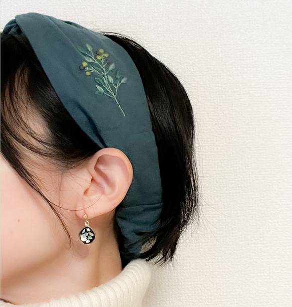 毎日使いたくなる＊オリーブの刺繍ヘアターバン(ヘアバンド)/ハーフリネン 1枚目の画像