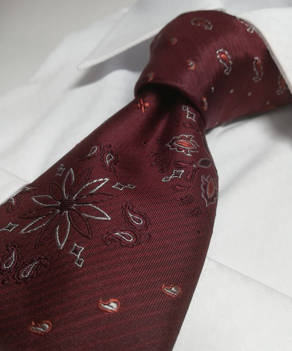 ボルドーのランダムペイズリーネクタイ　Random paisley tie -0042 1枚目の画像