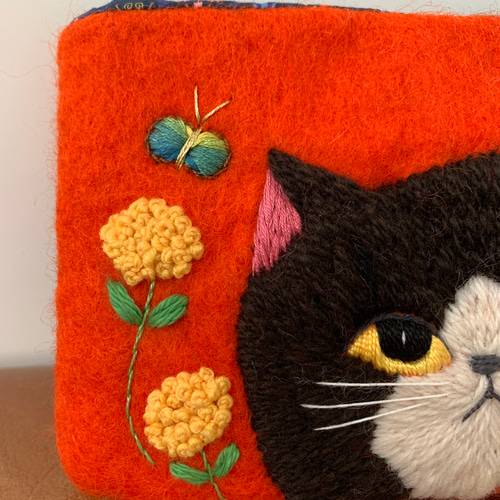 黒猫さん刺繍 羊毛フェルト生地のポーチ その他バッグ はな
