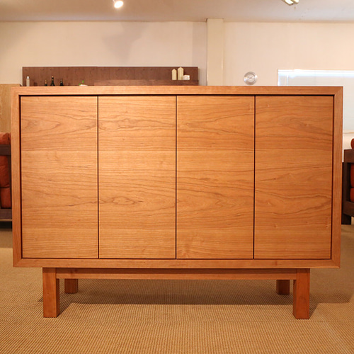 おすすめ商品☆スタイリッシュキャビネット☆Bチェリー突板/リビング