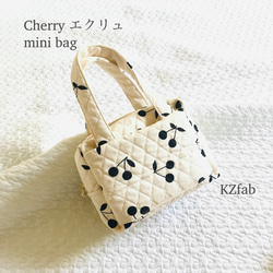 Cherry エクリュ　mini bag  受注制作　さくらんぼ　ミニバッグ　おむつポーチ　お着替え　バッグ　ボストン 1枚目の画像