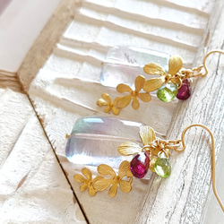 ❁Dainty flowers earrings 14kgf❁ 美しい大粒フローライト＆ロードライトガーネット＆ペリドッ 4枚目の画像