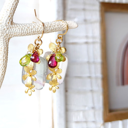 ❁Dainty flowers earrings 14kgf❁ 美しい大粒フローライト＆ロードライトガーネット＆ペリドッ 2枚目の画像