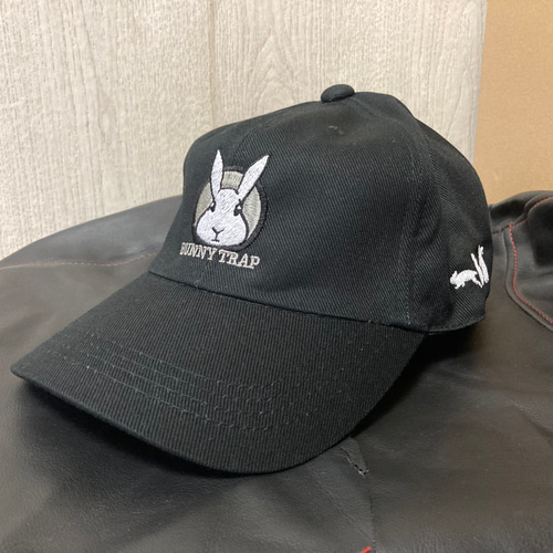 ウサギ刺繍の黒キャップ fr2 ウサギ刺繍の黒帽子 古