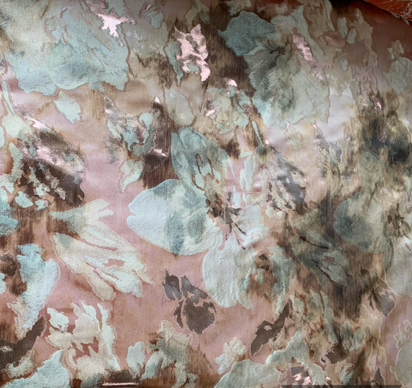 ［生地］フランス製最高級　ラメ　シルクジャガード　絵画風花柄　ピンクゴールド系　10cm単位より販売　インテリア　小物に 1枚目の画像