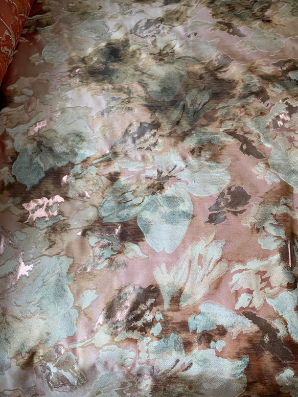 ［生地］フランス製最高級　ラメ　シルクジャガード　絵画風花柄　ピンクゴールド系　10cm単位より販売　インテリア　小物に 6枚目の画像