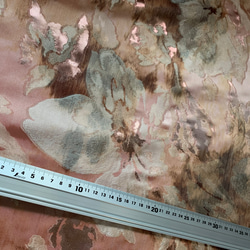 ［生地］フランス製最高級　ラメ　シルクジャガード　絵画風花柄　ピンクゴールド系　10cm単位より販売　インテリア　小物に 4枚目の画像