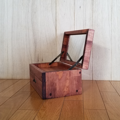 ハンドメイド家具 小さめなジュエリーボックス・コレクションケース 