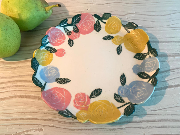 玫瑰使者造型白瓷圓盤_陶器餐盤 第2張的照片
