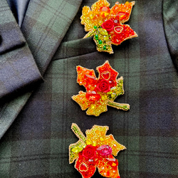 【受注制作】ハート♥️の虫食い五色の葉　オートクチュール刺繍ブローチ 13枚目の画像