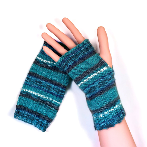 【再販】袖口から柄が…ハンドウォーマー［ブルーグリーン］指なし手袋　手袋　手編み 3枚目の画像