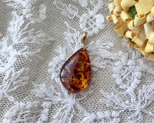 〔日本国内鑑別書付き〕大粒 天然琥珀 コパル K18 ペンダントトップ 太古のロマン感じる大粒琥珀のペンダントトップ☆一点もの ペンダント