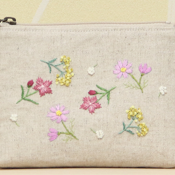 ティッシュポーチ　刺繍　　秋の花アソート 8枚目の画像