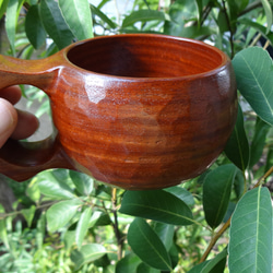 　赤い花梨の木の一木彫りコーヒーカップ 4枚目の画像