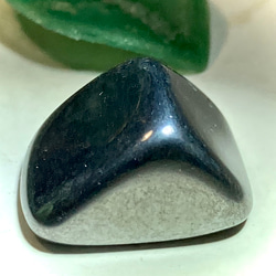 自然治癒力の向上✨　テラヘルツ　原石　タンブル 1枚目の画像