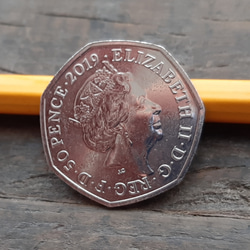 エリザベス女王とくまのパディントン イギリス 英国本物50ペンスコイン  ♥イギリス 英国 コイン Paddington 2枚目の画像