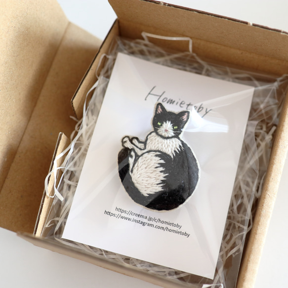 猫刺繍ブローチ　黒白　丸まり　ヘーゼル 8枚目の画像