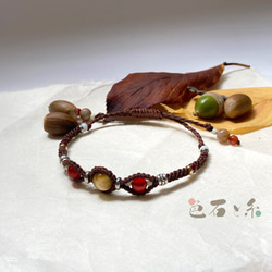 秋色の天然石とマクラメ編みのブレスレット：ゴールデンタイガーアイとカーネリアン 2枚目の画像