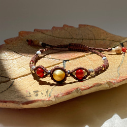 秋色の天然石とマクラメ編みのブレスレット：ゴールデンタイガーアイとカーネリアン 6枚目の画像