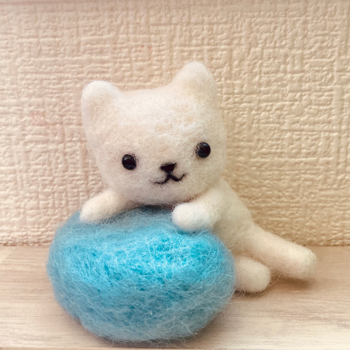 sold out】羊毛 くつろぎ白ネコちゃん 羊毛フェルト myabiyota 通販