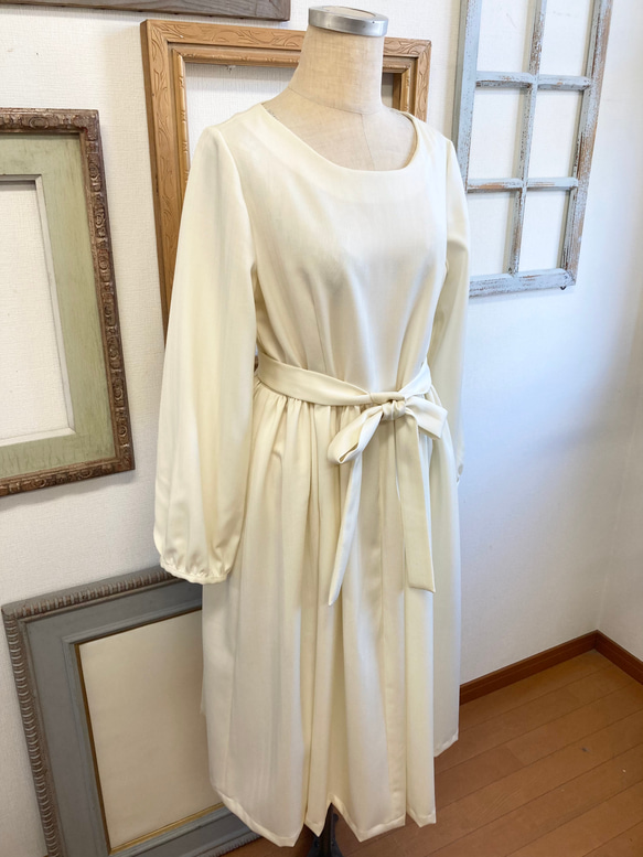 促銷價B品❤️ 奶油色收腰絲帶縮褶連衣裙（均碼M-L） 第2張的照片