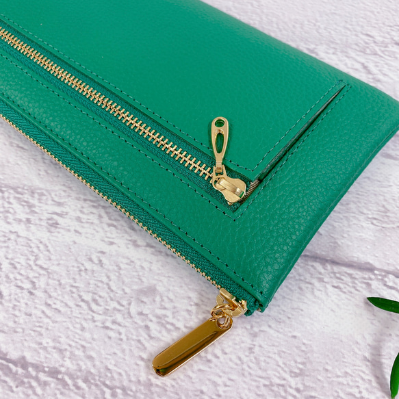 薄くて軽いL字長財布 24枚カードポケット  牛革シュリンクグリーン 【スクイーズ】 6枚目の画像