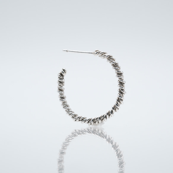 「TURU」hoop pierce silver 【〈蔓〉シルバー フープ ピアス】 2枚目の画像