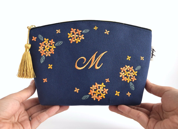 選べるイニシャル》金木犀の刺繍ポーチ マチあり コスメ 両面刺繍 敬老