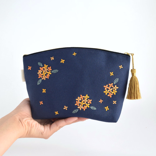 選べるイニシャル》金木犀の刺繍ポーチ マチあり コスメ 両面刺繍 敬老