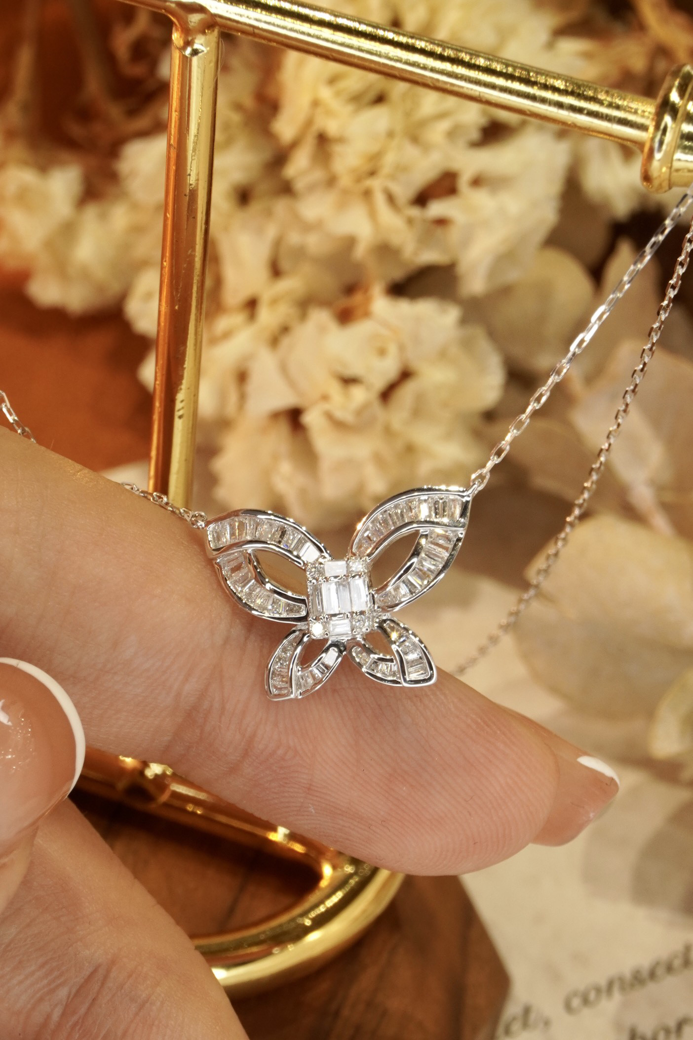 蝶々モチーフ 天然ダイヤモンドネックレスk18 ネックレス・ペンダント