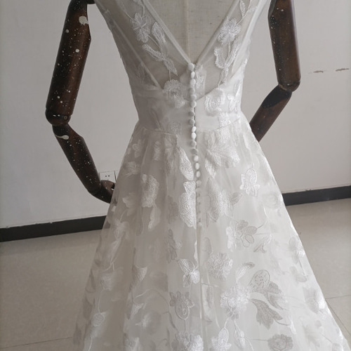 高品質！ウエディングドレス 贅沢な総レース 背中見せ マーメイド  