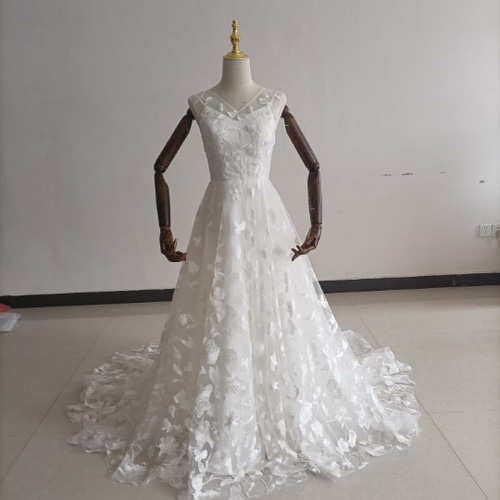 高品質！ウエディングドレス 贅沢な総レース 背中見せ マーメイド  