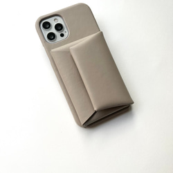 本革　スマホケース　レザー　イニシャルが入れられる　IPHONEケース　グレージュ 4枚目の画像