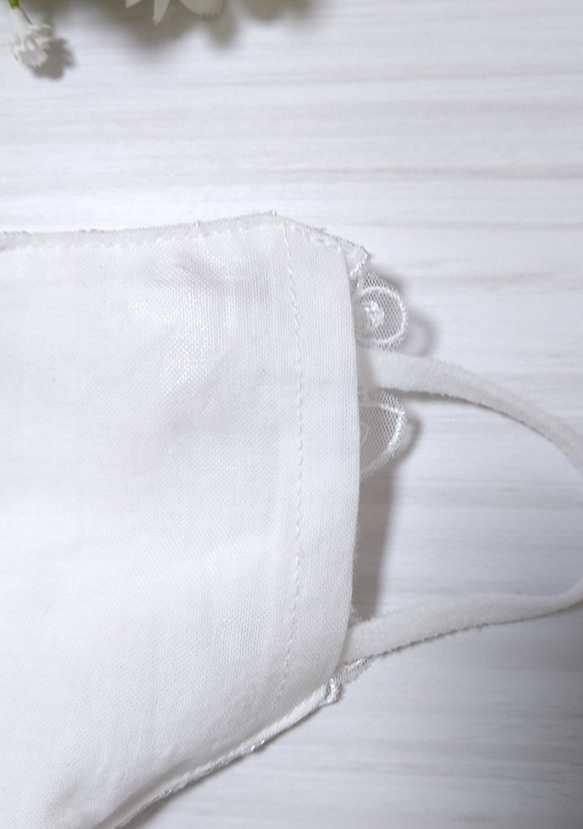 ラスト【送料込み】 不織布マスクカバー ホワイトレース シルバーキラキラ 刺繍   肌に優しい ブライダル 6枚目の画像