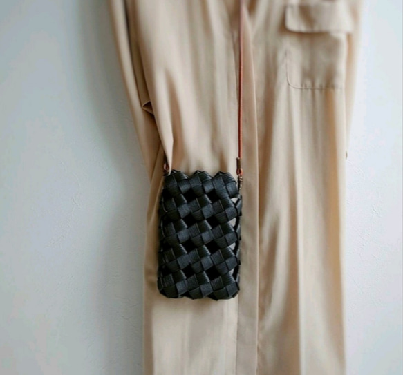 【8色 選べるストラップ 】みんなのスマホショルダー 黒 black ギフトにも人気 1枚目の画像