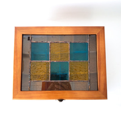 ステンドグラス　アンティーク調ガラス窓つき　木製アクセサリーケース　ジュエリーケース　スカイブルー×イエロー 4枚目の画像