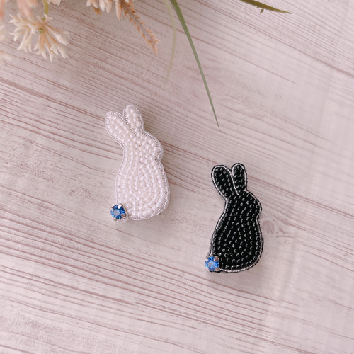 受注製作＊ビーズ刺繍ブローチ【うさこさん/ブラックタイプ