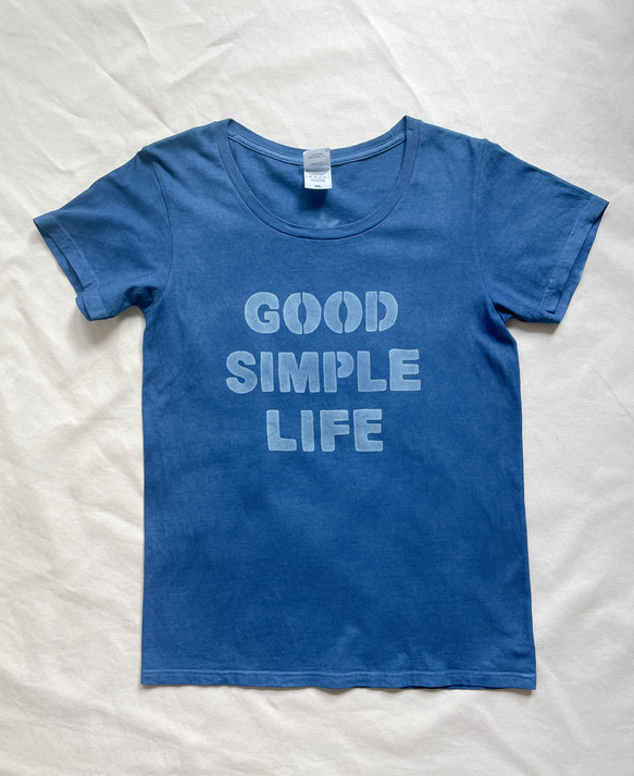 送料無料 "良い人生でシンプルな人生を" GOOD SIMPLE LIFE 藍染Tシャツ 鯨　クジラ ムラ染め 1枚目の画像