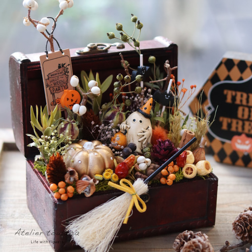 専用＊感謝sale＊Halloween＊フェイクスワッグ ＆ボックスアレンジ Halloween＊ドライフラワーのホウキスワッグ | N´s Flower