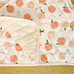 手縫いで！ベビーベスト・桃の実がいっぱい！（0～12ヶ月/新生児） 2枚目の画像