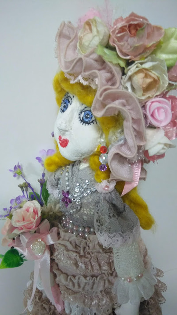 『薔薇淑女』　アンティックドール風　創作人形　フリルなドレス　薔薇のオシャレ帽子 4枚目の画像