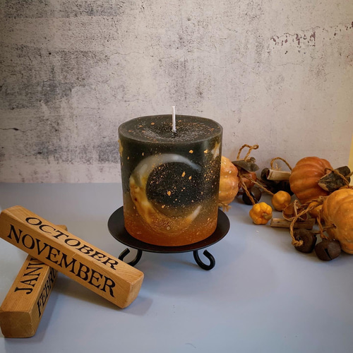 ハロウィン 三日月キャンドル 文字入れサービスあり 夜空を見上げる