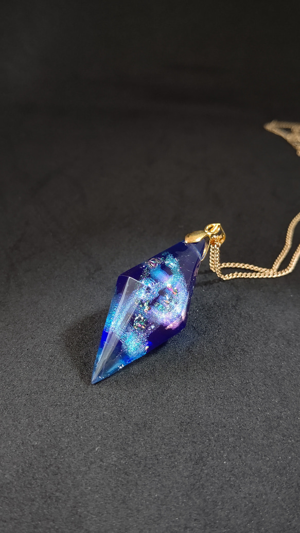 【売り切れ次第再販未定】紅の宝石シリーズ 宇宙レジンネックレス 3点セット 蒼の国の物語」蓄光宇宙レジン 3点セットネックレス（バラ売り不可