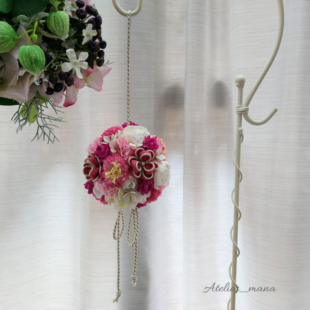 七五三　アーティフィシャルフラワーとつまみ細工のボールブーケ　ローズピンクのニ段花