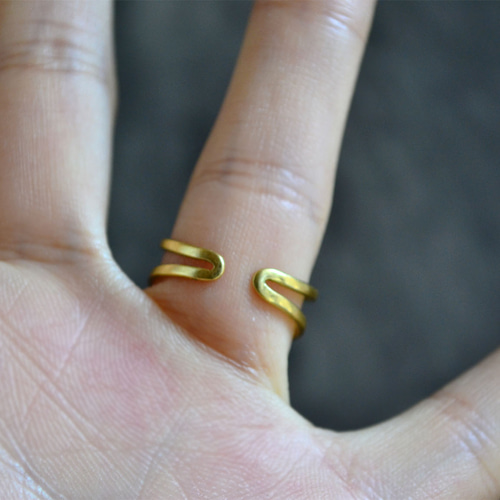 サイズフリー◇ブルーゴールドストーンリング 指輪・リング Atelier