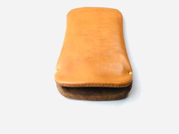 【手感皮革】iPhone14/14Pro駝色真皮保護殼（淺棕色麂皮） 第5張的照片