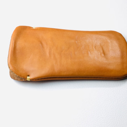 【手感皮革】iPhone14/14Pro駝色真皮保護殼（淺棕色麂皮） 第2張的照片