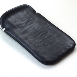 【手感皮質】iPhone14/14Pro黑色真皮保護殼（淺灰麂皮） 第4張的照片