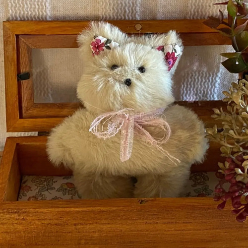 ★新作★ ハンドメイドぬいぐるみ　⁂みるくねこちゃん❤️イチゴつみ ⁂ ☆新作☆ ハンドメイドぬいぐるみ ⁂みるくねこちゃん❤️イチゴ